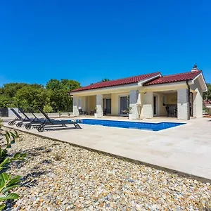 Villa Una Muraj